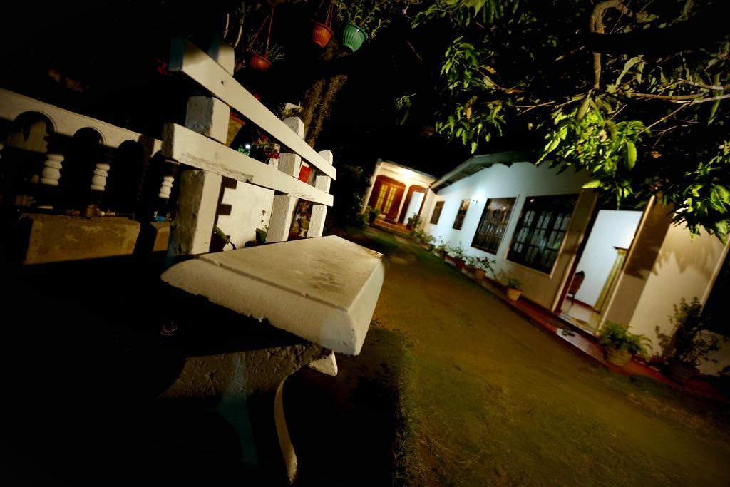 Travellers Home Kandy Exteriör bild